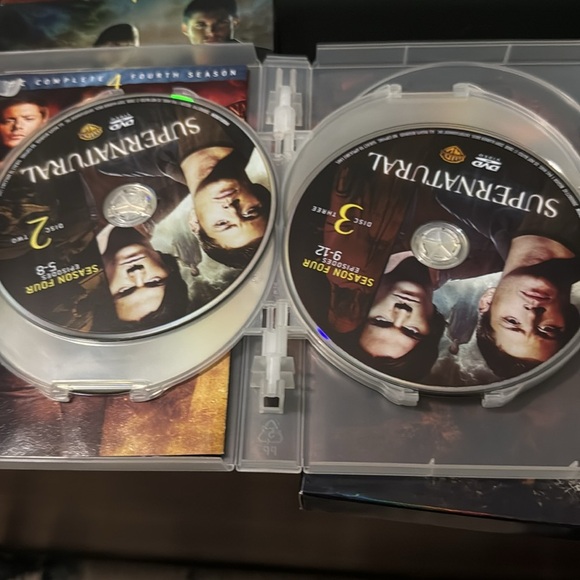 Supernatural WB Complete Season 1 & 4 - Picture 6 of 9